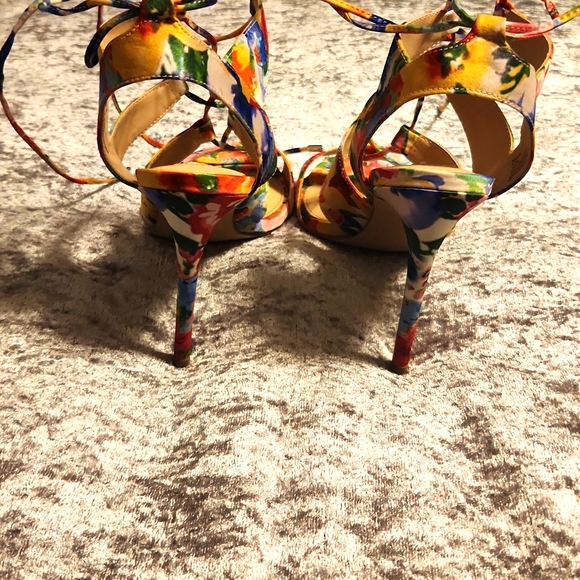 Steve Madden women's size 7.5 floral tie heels - Picture 2 of 5